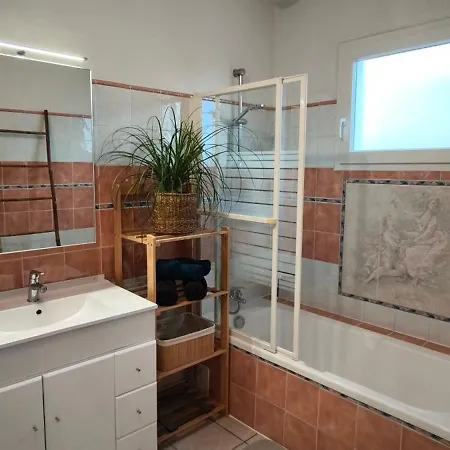 Bouddha Fleurs De Lotus דירה סיג'אן